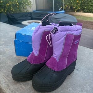 💥HP 💥 Woman’s Purple and Black Snow Boots